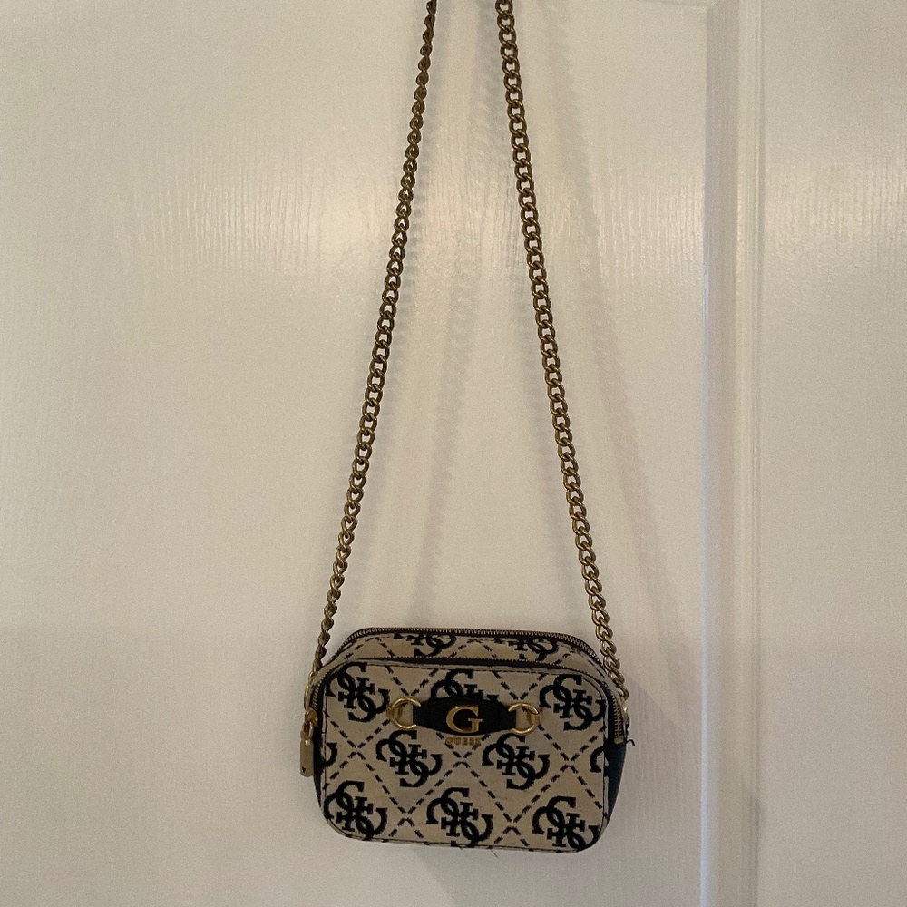 Guess 4 G Logo Navy Leather Bottom and Gold Chain Crossbody *Vintage *